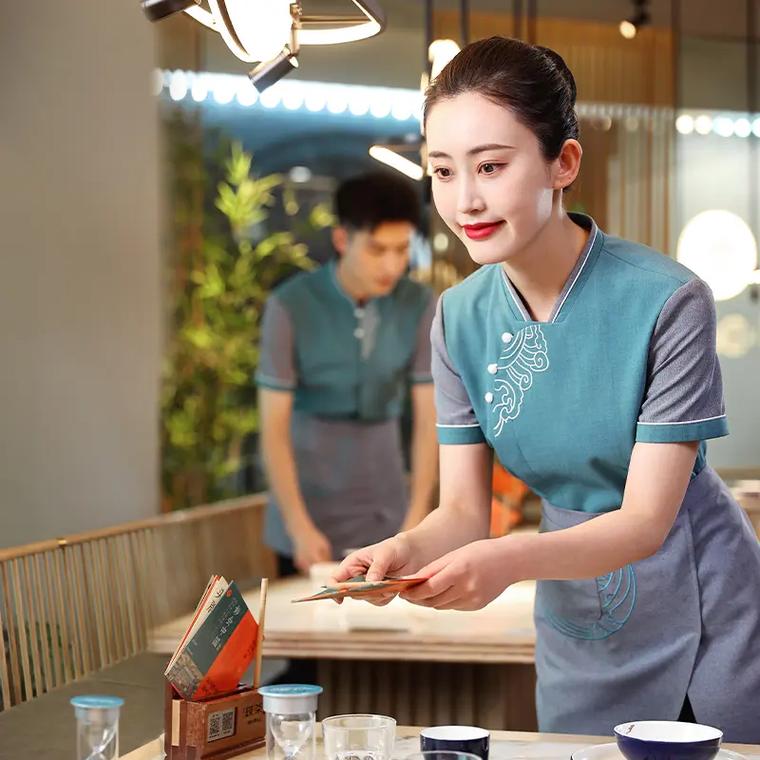 潮流新風(fēng)尚 當(dāng)餐廳服務(wù)員工作服遇上歌舞活動